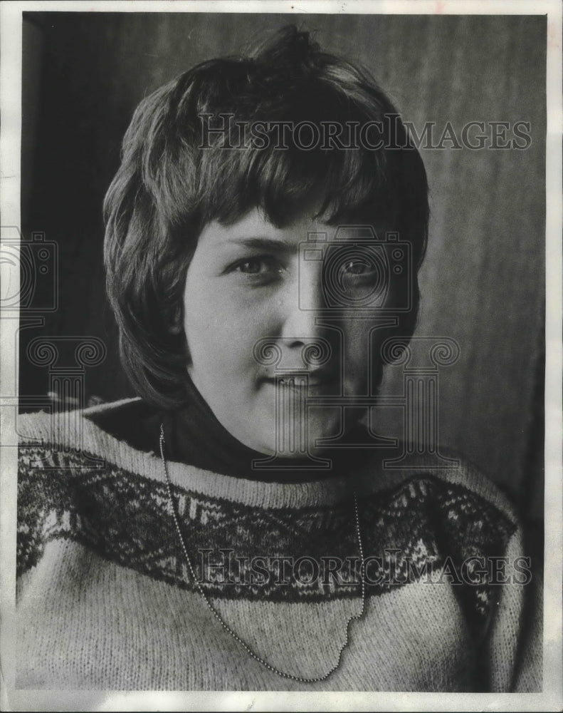 1977 Press Photo Elaine Noble, a lesbian legislator from Massachusetts - Historic Images