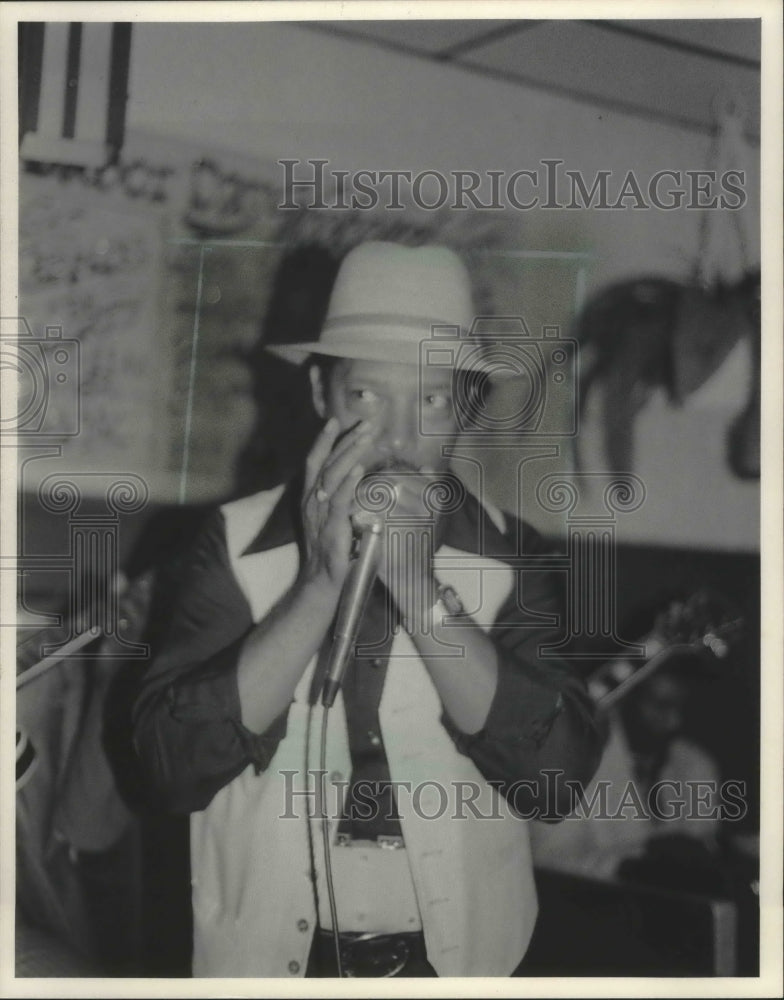 1983 Press Photo Clyde Brooks plays harmonica - mjb71608 - Historic Images