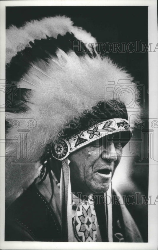 1976 Press Photo James W. Mustache, Sr, Running Elk Ebjiwa Indian, Wisconsin, - Historic Images