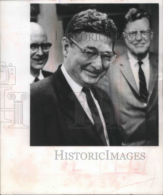 1963 Press Photo Lindsay Hoben, Milwaukee Journal employee, Wisconsin - Historic Images