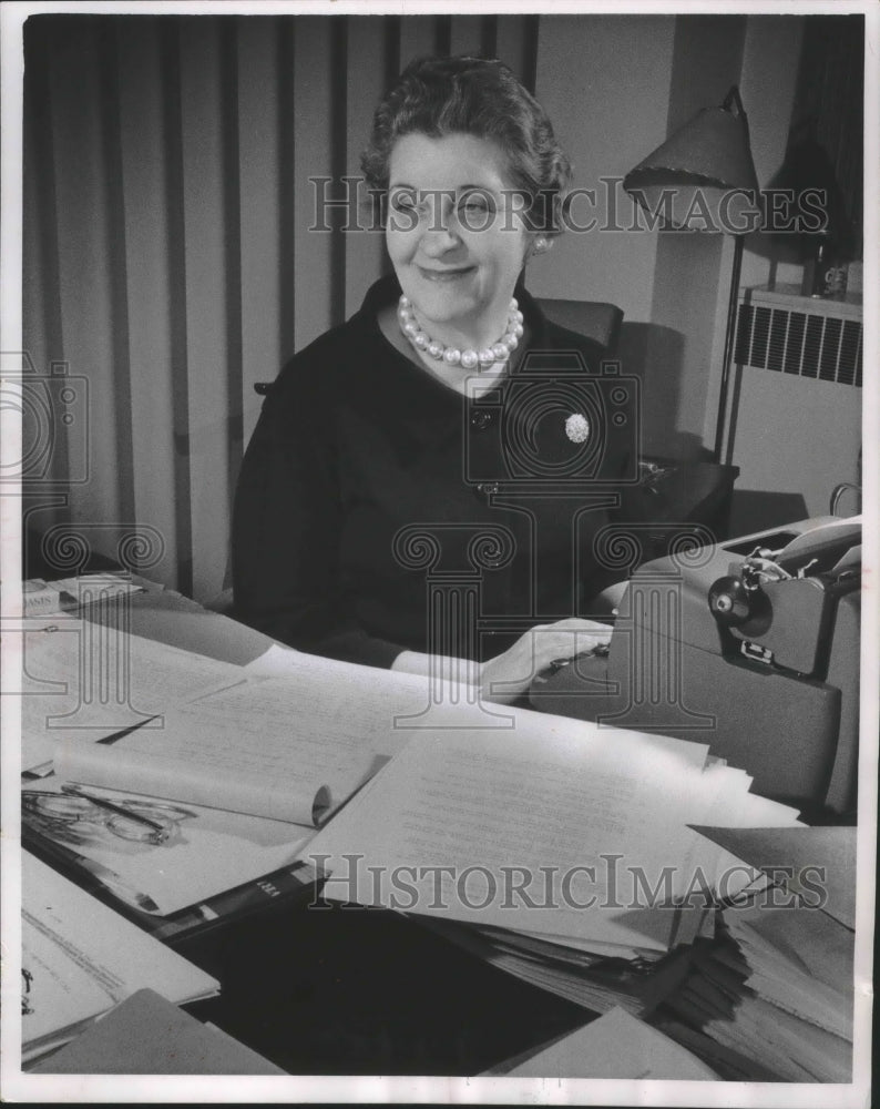 1963 Press Photo Mary Holand, executive director, Milwaukee Mental Health Assoc. - Historic Images