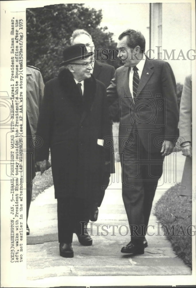 1973 Press Photo President Nixon walks with Israeli President Shazar - mjb72332-Historic Images