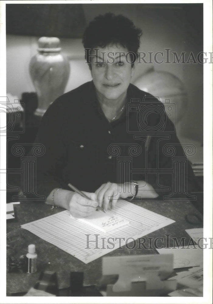 1993 Press Photo Wisconsin&#39;s Sally Papia in her office at Sally&#39;s Steak House - Historic Images