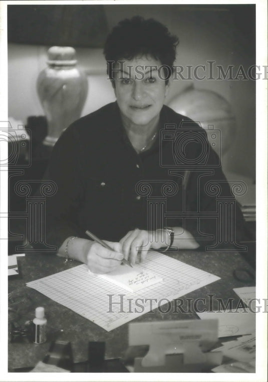 1993 Press Photo Wisconsin's Sally Papia in her office at Sally's Steak House - Historic Images