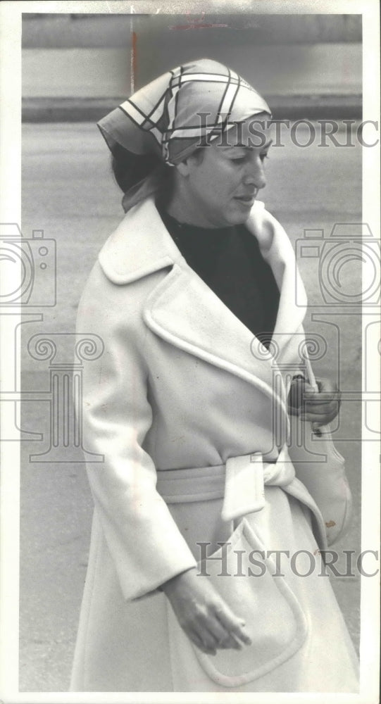 1975 Milwaukee's Sally Papia of Sally's Steak House, leaving court-Historic Images