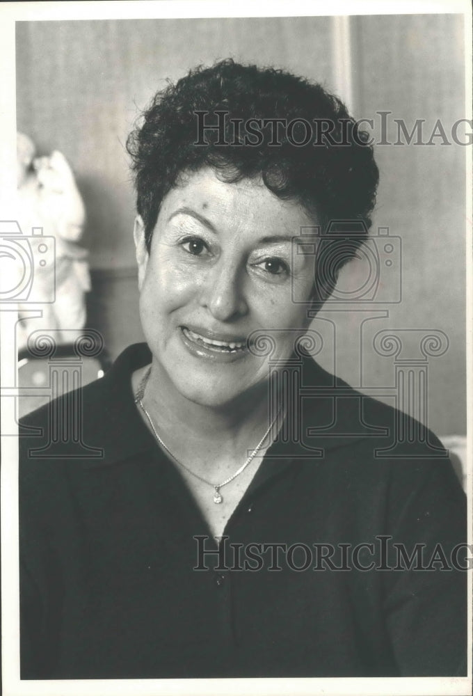 1989 Press Photo Milwaukee Restaurant Owner Sally Papia - mjb72364 - Historic Images