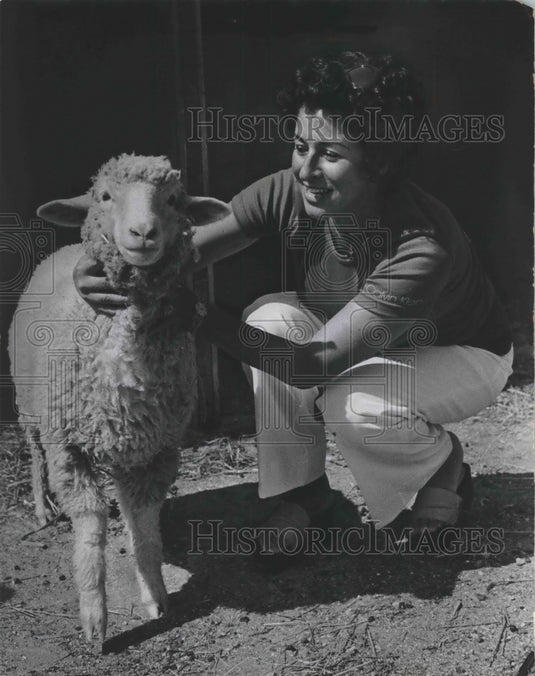 1976 Sally Papia of Sally's Steak House with Wisconsin Fair Sheep - Historic Images