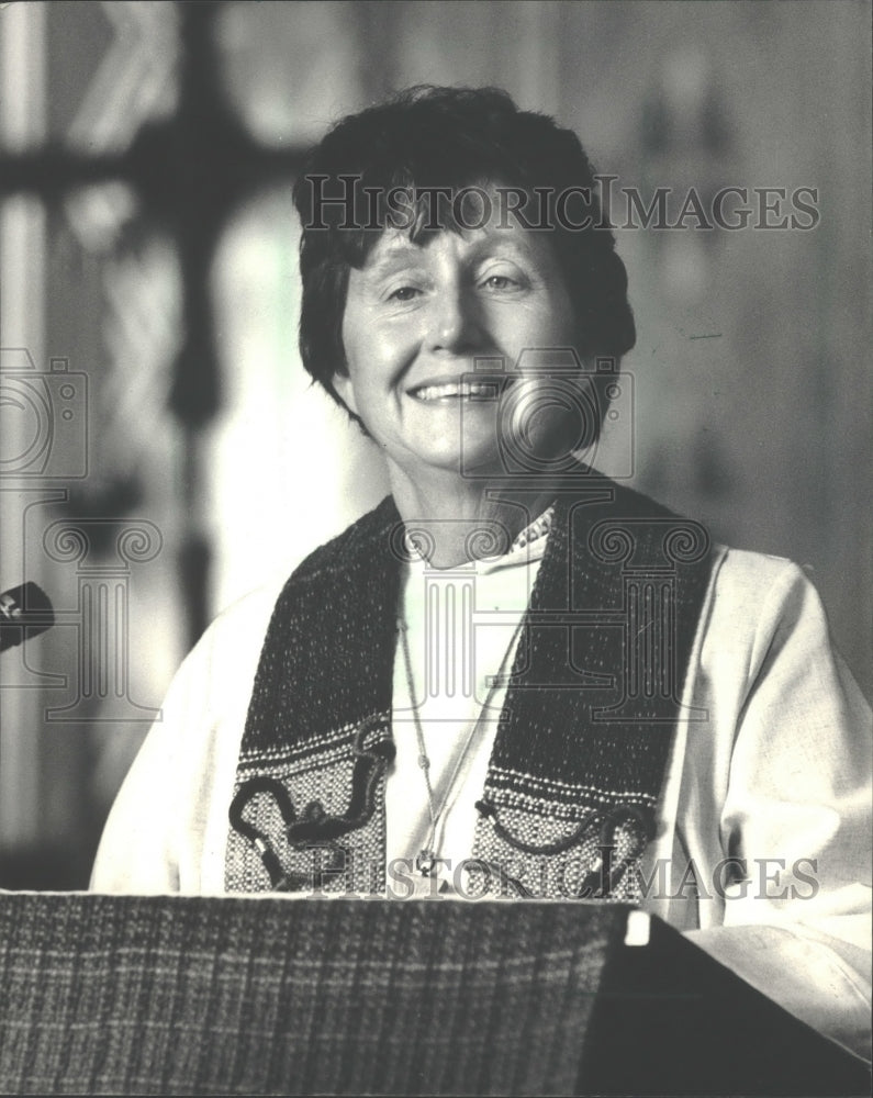 1986 Press Photo June Nilssen of Ascension Lutheran Church, Milwaukee Wisconsin - Historic Images