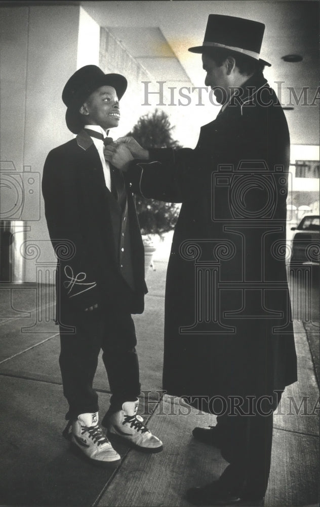 1992 Bobby Mariscal fixes Phil Calvert's tie at Hyatt Regency Hotel-Historic Images