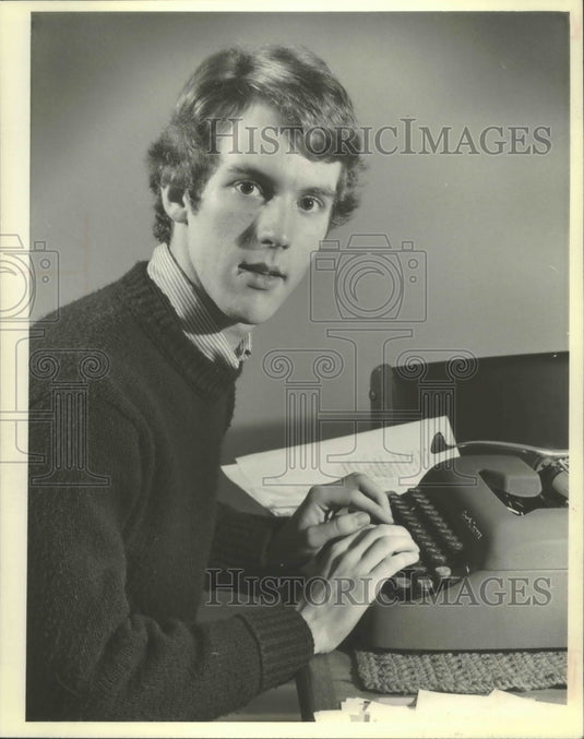 1980 Press Photo Wisconsin student, Neil Hughes playwright of "Warranty Expired" - Historic Images