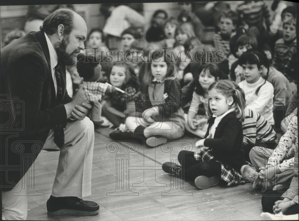 1983 Thomas O&#39;Neil, Oakwood Discovery Stage, at school in Wauwatosa - Historic Images