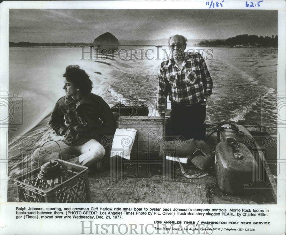 1978 Press Photo Cliff Harlow and Ralph Johnson ride out to oyster beds, Calif. - Historic Images