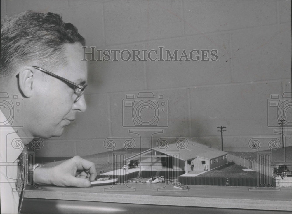 1967 Press Photo Harris Ewald Evinrude employee looks at model boathouse- Historic Images