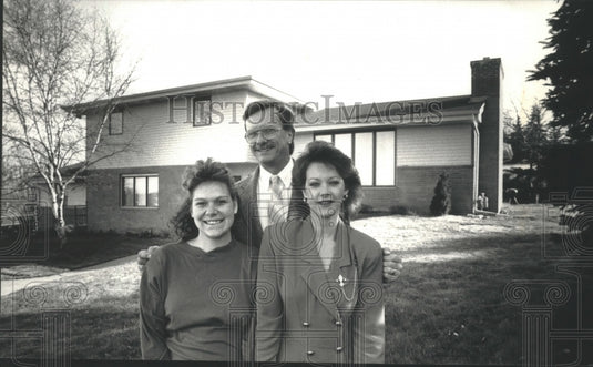 1990 Jim Kozminski and staff of Noah House in Waukesha burned - Historic Images