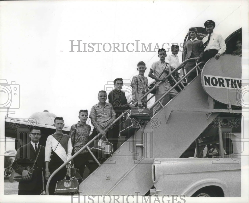 1962 Milwaukee Journal Carrier contest winners departing for Seattle-Historic Images