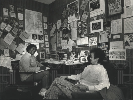 1990 Counselor Eva Lofton helps Donna Stephans' alcohol addiction - Historic Images