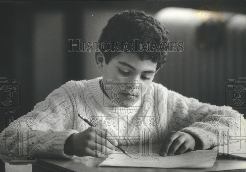 1983 Press Photo A5th grader Axel Rodriguez author of prize winning essay - Historic Images