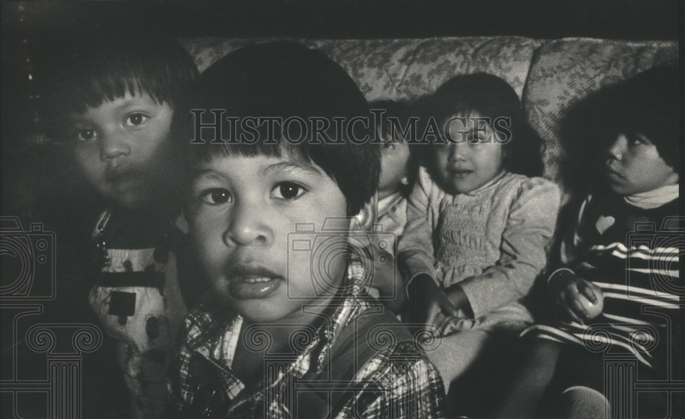 1987 Press Photo Franciso Ekegren and Nicaraguan orphans at party in Oak Creek - Historic Images