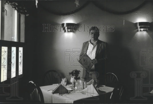 1995 Interior of Allenton Inn, in Allenton-Historic Images