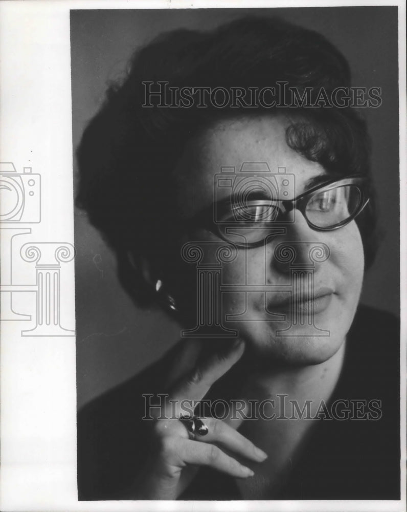 1986 Marilyn Morheuser reviews involvement in civil rights-Historic Images
