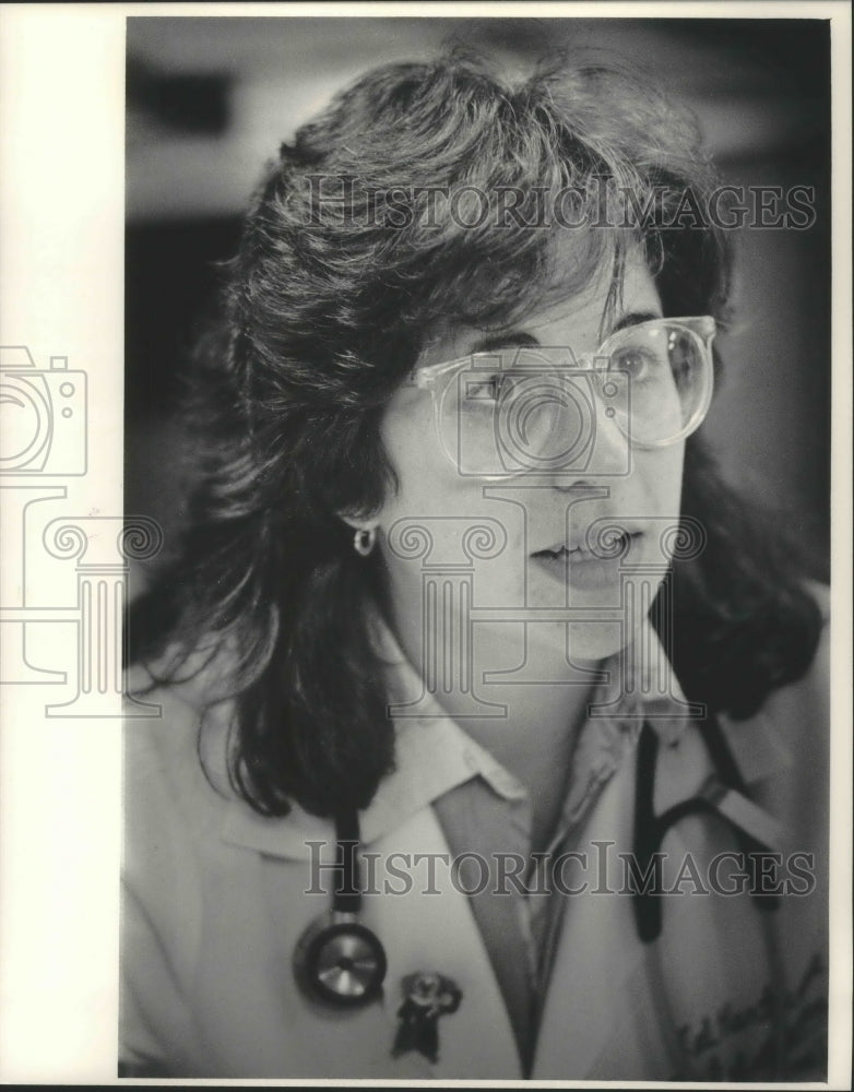 1984 Press Photo Julie S. Harter, Physician at Mount Sinai Medical Center - Historic Images