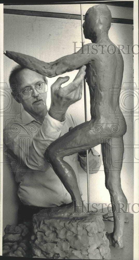 1987 Donald Claude Noel working on statue of Jean Claude Allouez - Historic Images