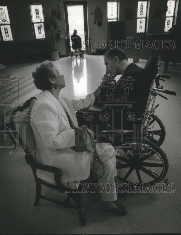 1994 Press Photo Ruth &amp; Robert White at Mount Carmel Health &amp; Rehab Center - Historic Images