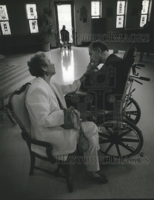 1994 Press Photo Ruth & Robert White at Mount Carmel Health & Rehab Center - Historic Images