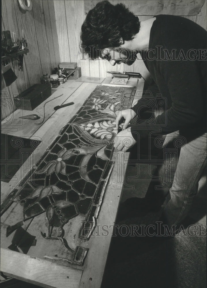 1987 Thomas Murray restores stained glass window, Milwaukee - Historic Images