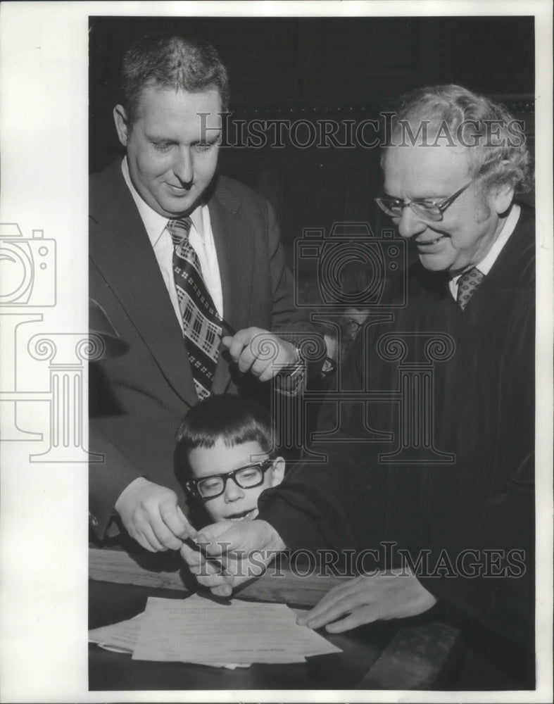 1974 William Mulligan, his son Thomas with Judge John Reynolds-Historic Images