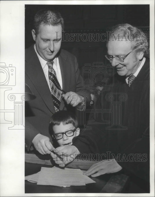 1974 William Mulligan, his son Thomas with Judge John Reynolds-Historic Images