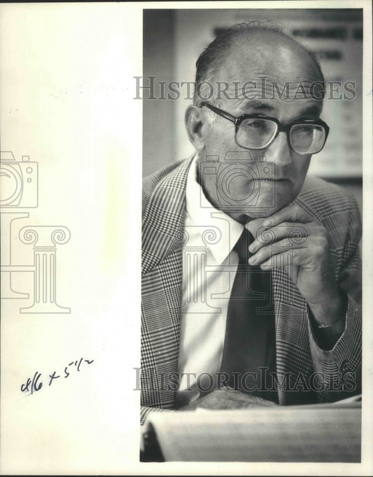 1983 Frank Narlock at Finance Committee meeting in Waukesha-Historic Images