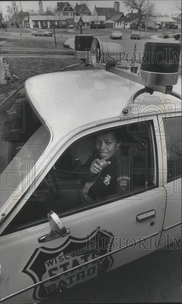 1978 Mary Hix prepares to make rounds in Wisc. State Patrol cruiser - Historic Images