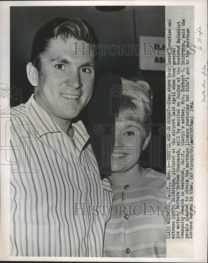 1964 Press Photo Woolworth heir Lance Reventlow &amp; wife Cheryl in California-Historic Images