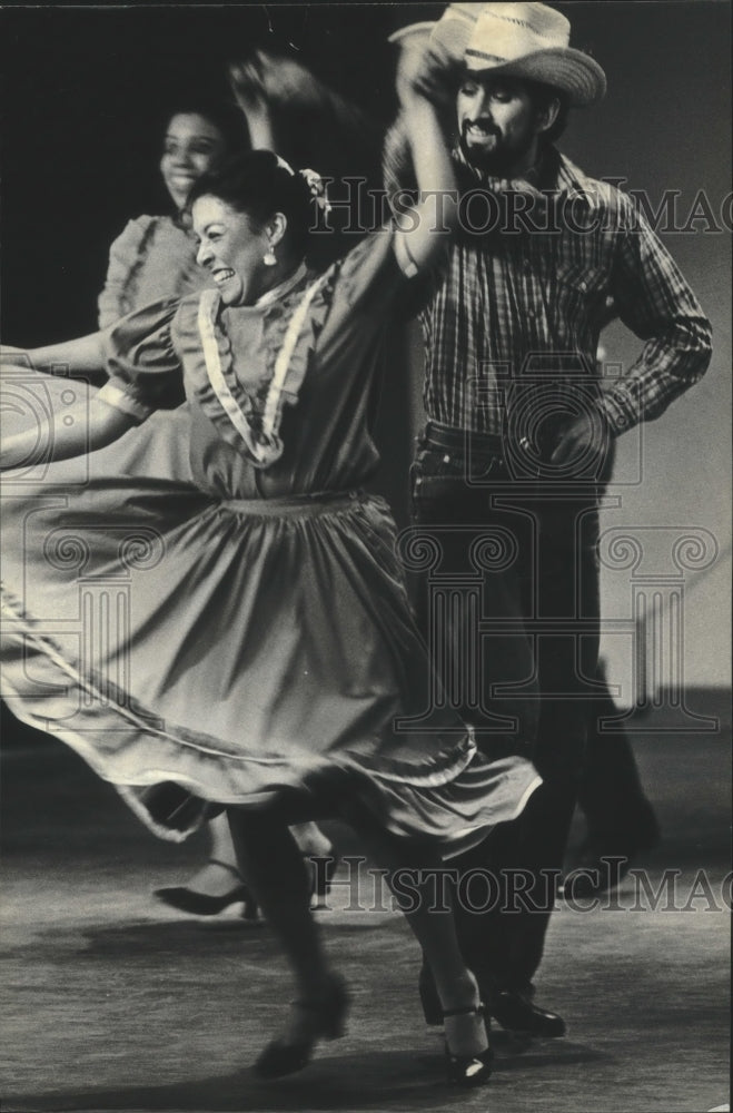 1982 Press Photo Fiesta Mexicana show at Wisconsin&#39;s Performing Arts Center&#39;s - Historic Images