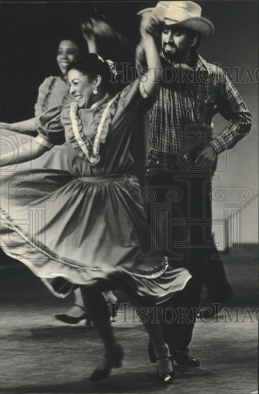 1982 Press Photo Fiesta Mexicana show at Wisconsin's Performing Arts Center's - Historic Images