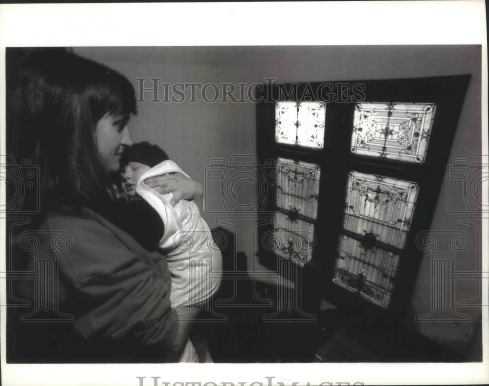 1993 Press Photo Susan Mudd, Wife of Milwaukee Mayor John Norquist, with Son - Historic Images