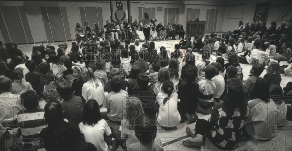 1989 Mount Carmel pen pals perform for students, Milwaukee - Historic Images