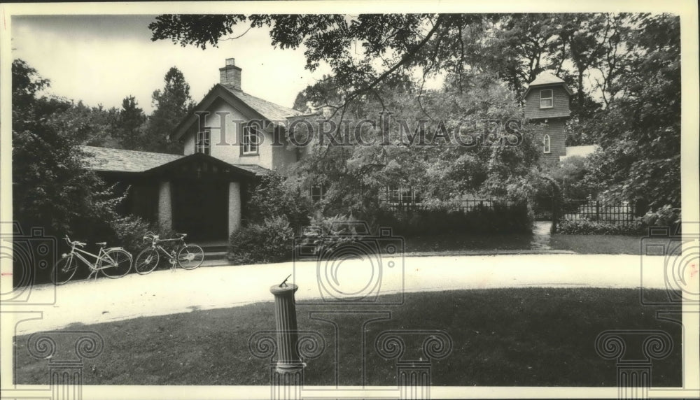 1979 Press Photo US Rep Henry Reuss North Lake home sold to Richard Weening - Historic Images