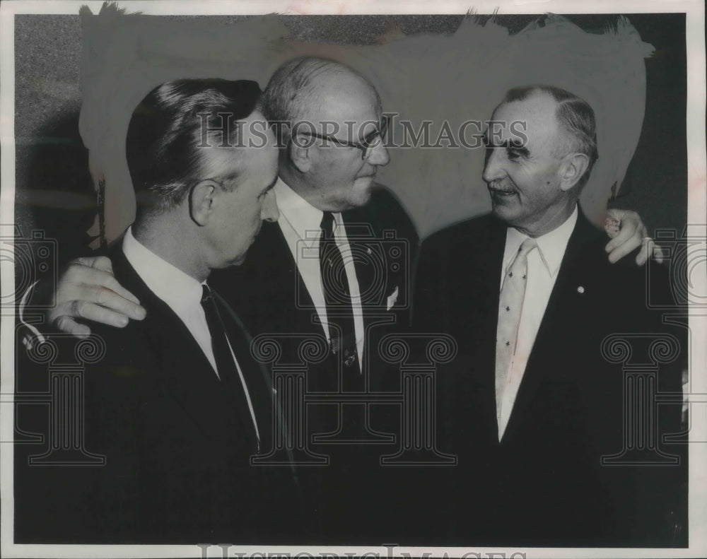 1957 Press Photo Peter Schoeman, Gov. Thomson, Senator Morse at Schoemann Hotel-Historic Images