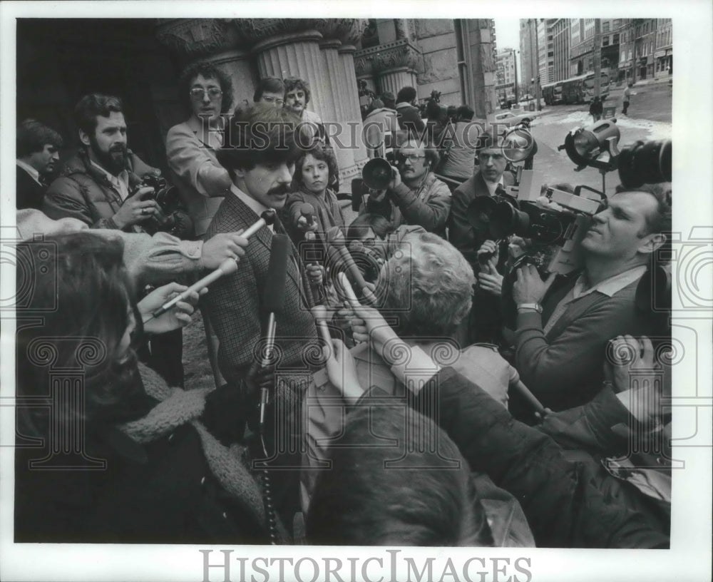 1979 Press Photo Howard Morland and press at Federal Building discuss case-Historic Images