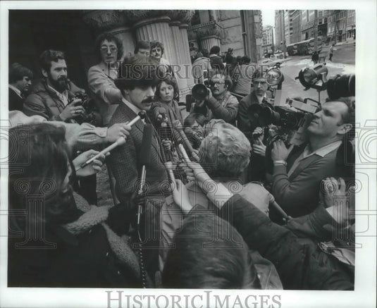 1979 Press Photo Howard Morland and press at Federal Building discuss case-Historic Images
