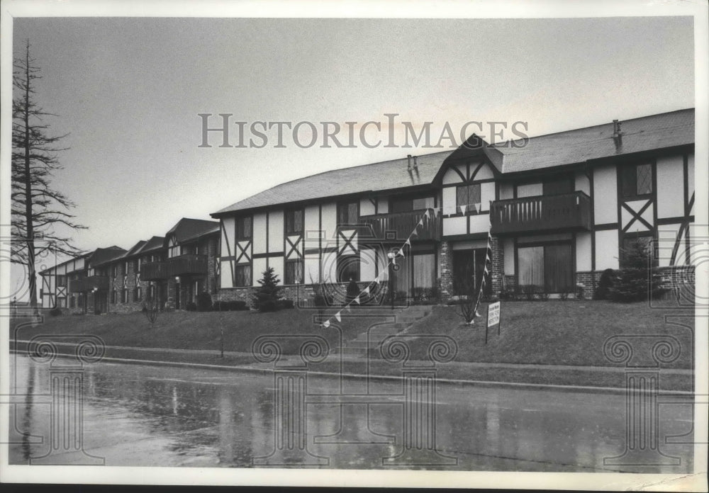 1975 Press Photo Housing developed by Robert Nanz, Milwaukee - mjb74506 - Historic Images