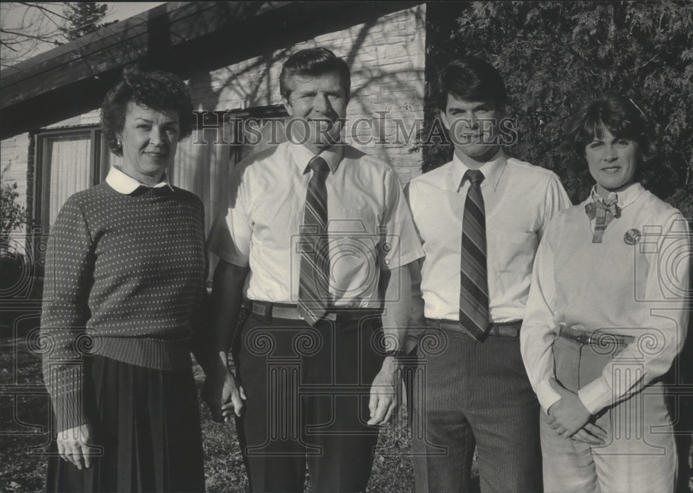 1984 Robert Noland, Milwaukee politician, shown with family - Historic Images