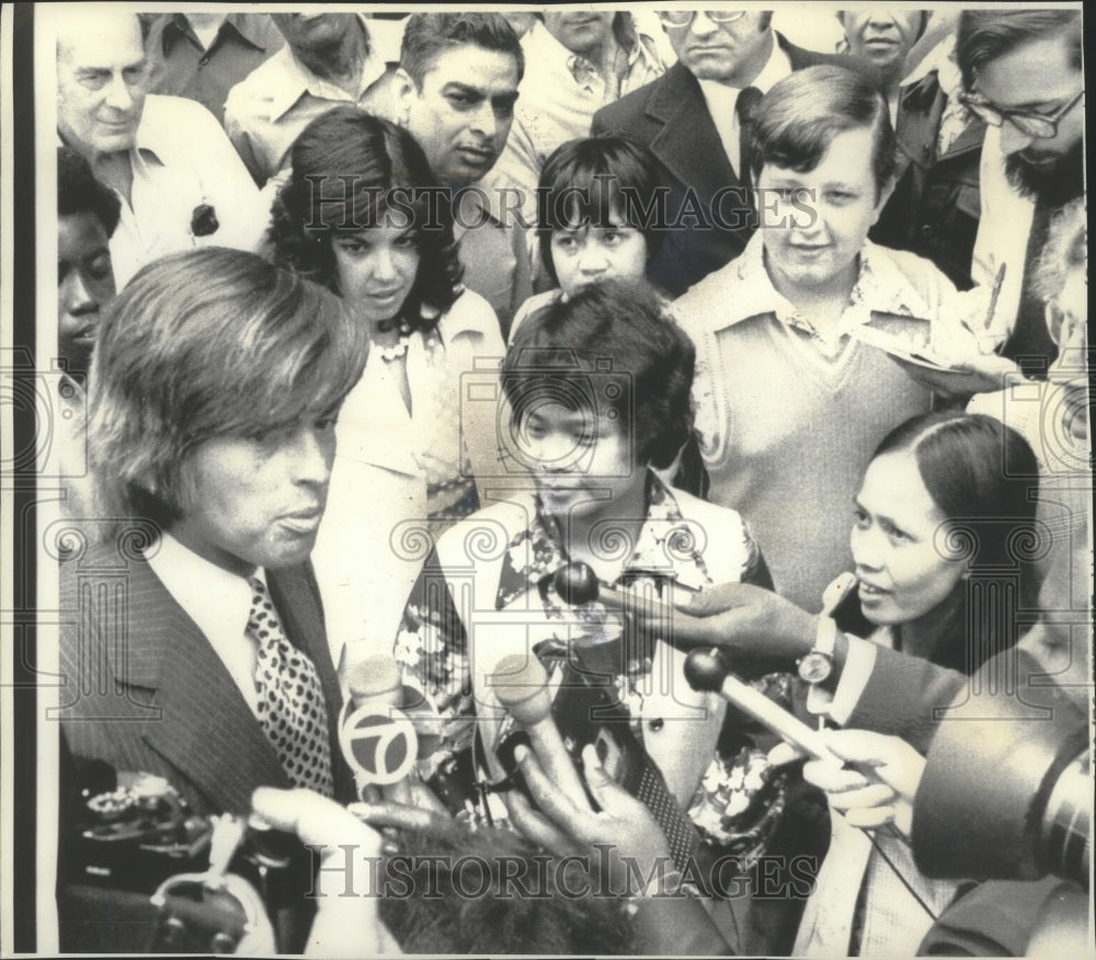 1976 Attorney Thomas O&#39;Brien and Filipino nurses accused of murder - Historic Images