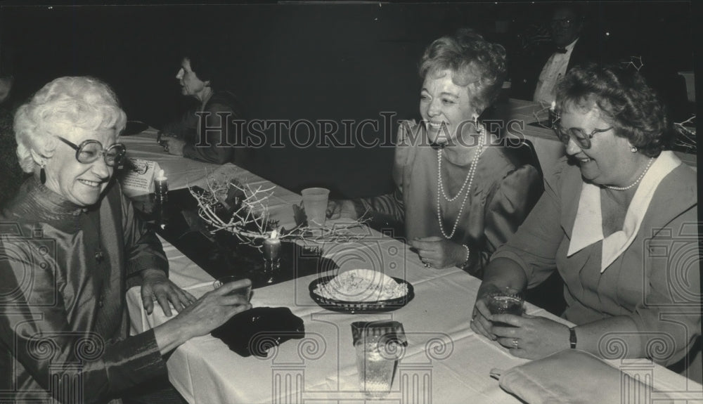 1986 Press Photo Waukesha Service Club members at 51st Annual Charity Ball. - Historic Images