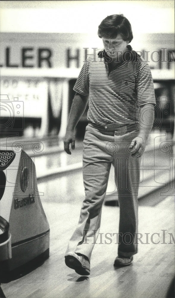 1982 Paul Moser, Bowler - Historic Images