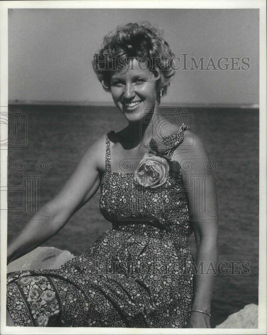 1977 Press Photo Marabel Morgan, author of "Total Woman" - mjb74852 - Historic Images