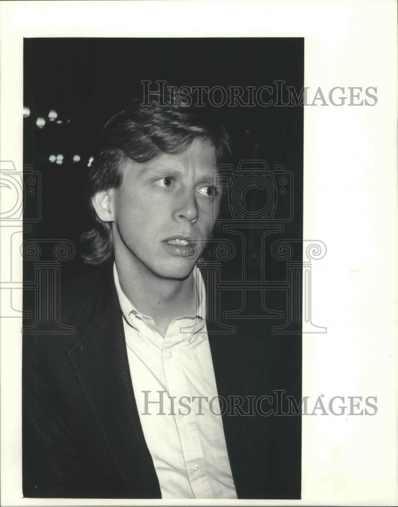 1984 Press Photo James Mulhern, a congressional aide, has a casual appearance. - Historic Images