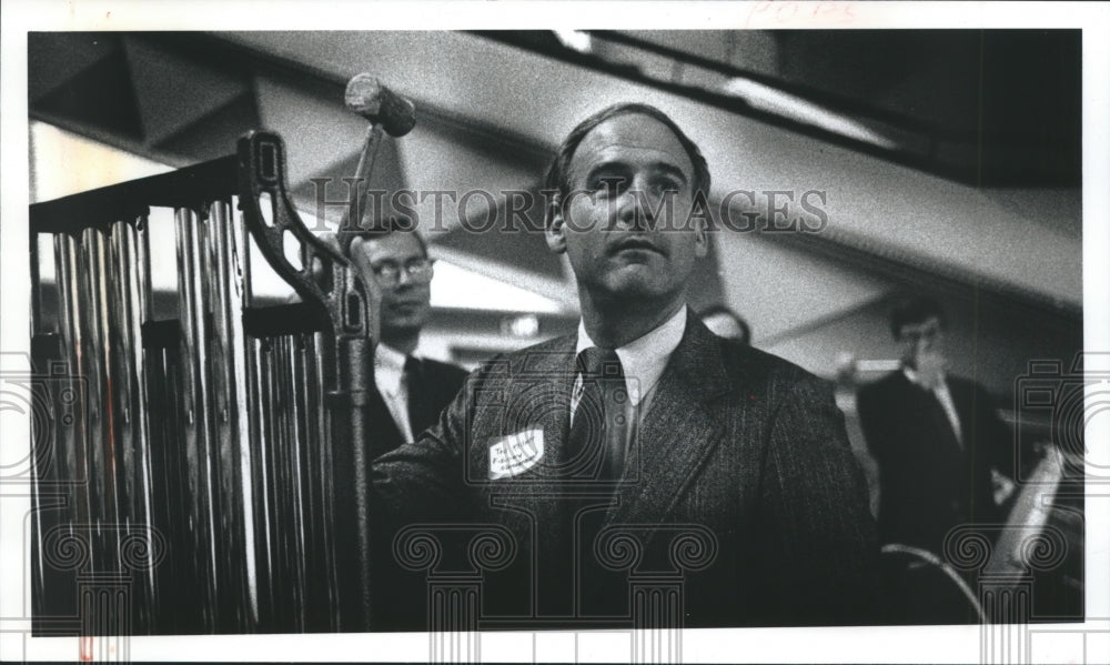 1990 Press Photo Ted Kellner plays chimes during Milwaukee Symphony - mjb74937 - Historic Images